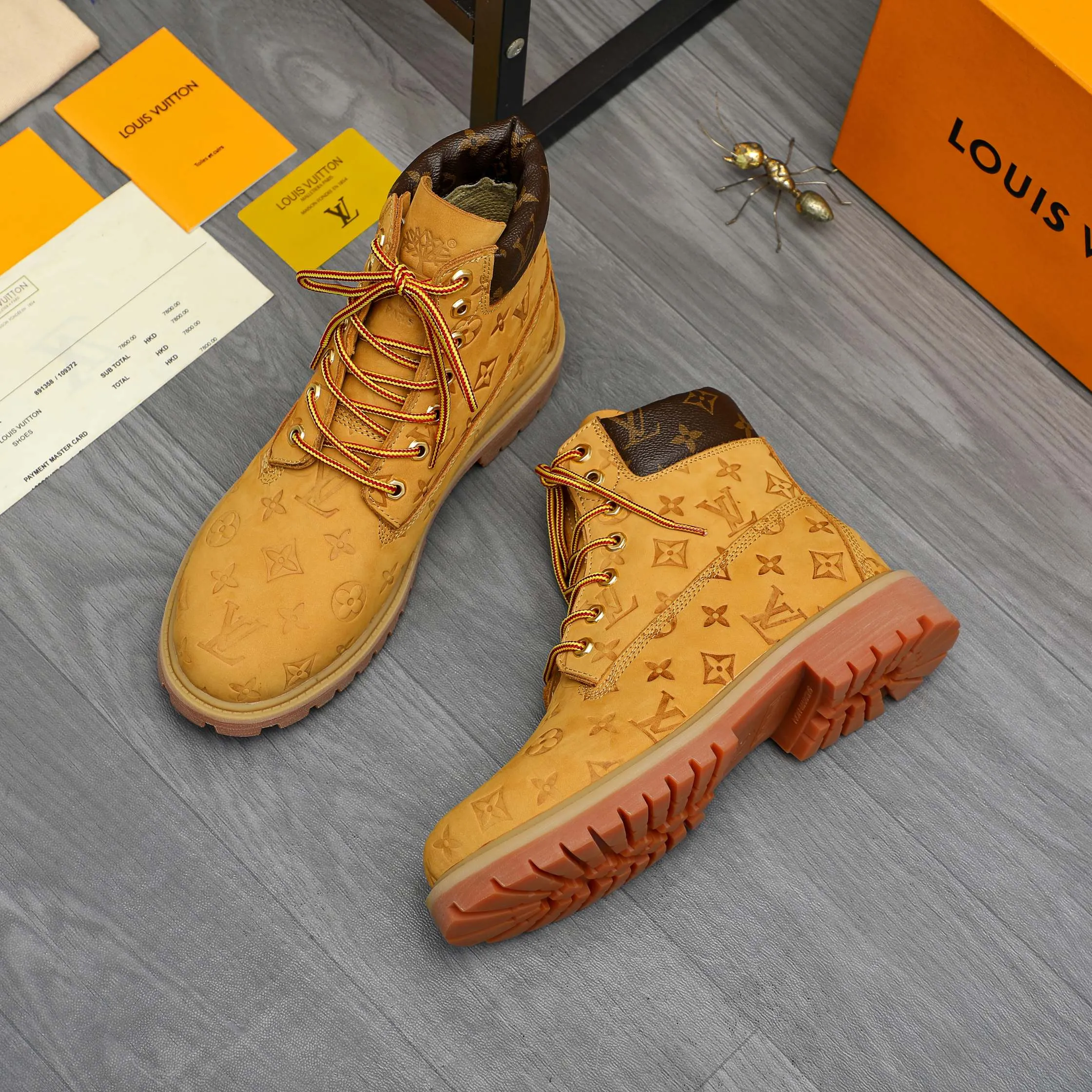 Men's shoes 💰p480 Product trademark: LV "Louis Vuitton" business lace-up high-top men's shoes Regular size: 38-44 Product materials: Selected matte cowhide embossed upper Leather lining Original rubber outsole